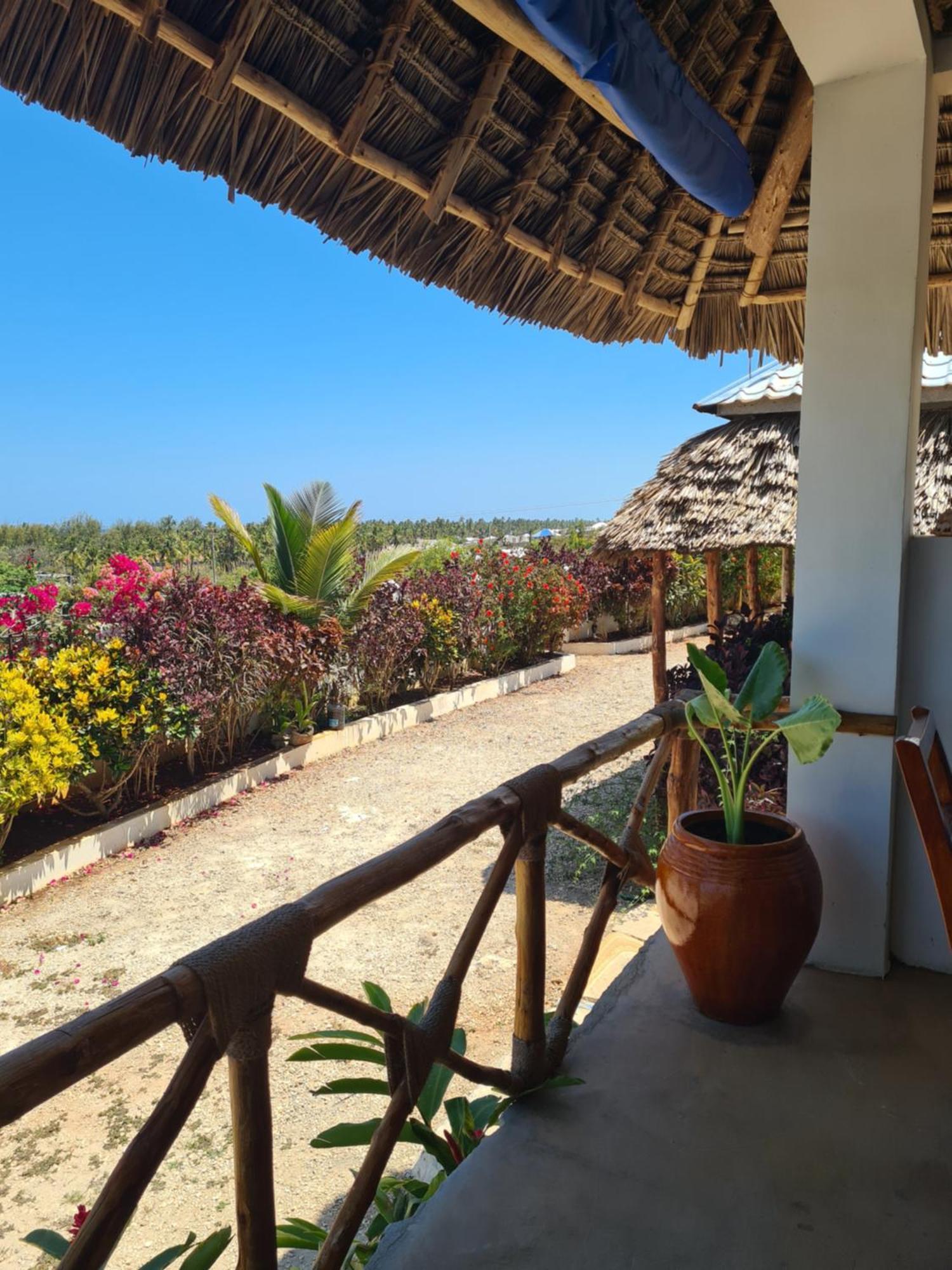 Blue Moon Villa Pwani Mchangani Buitenkant foto